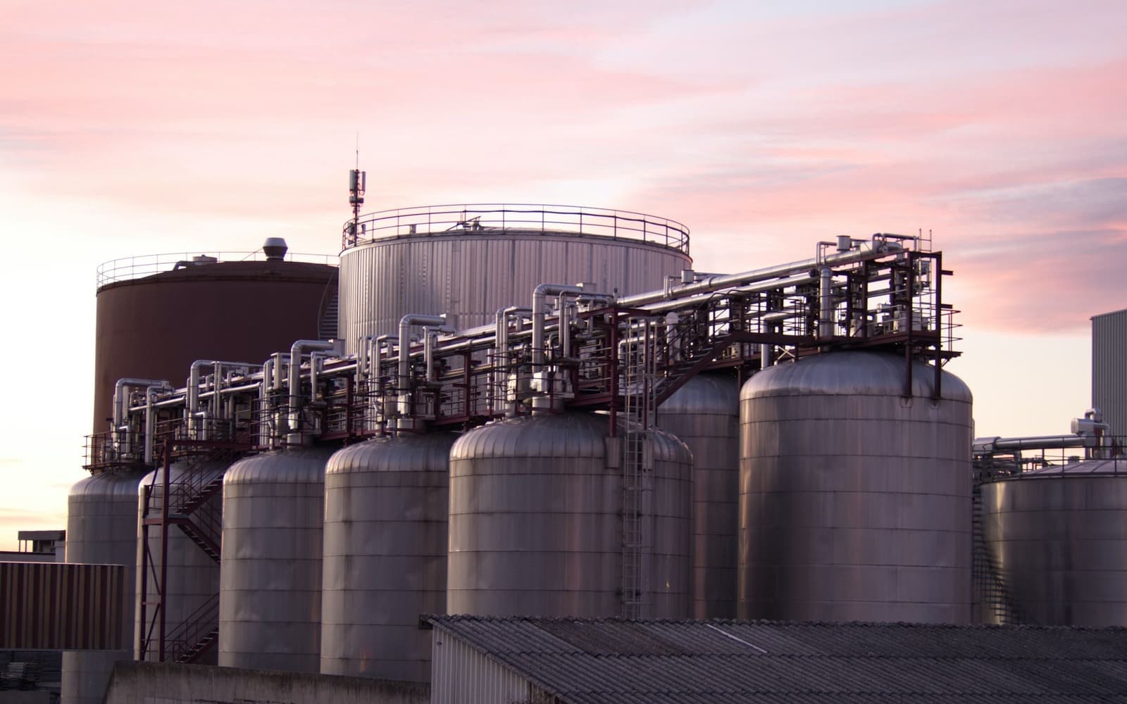 Illustrative view of alkaline conditioning, stage 3 of gelatin production